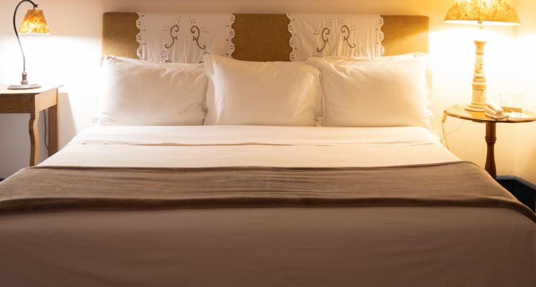 Hotel Solar Do Rosario 오루프레투 외부 사진 A bed